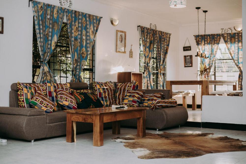 Mambo Arusha Hostel מראה חיצוני תמונה